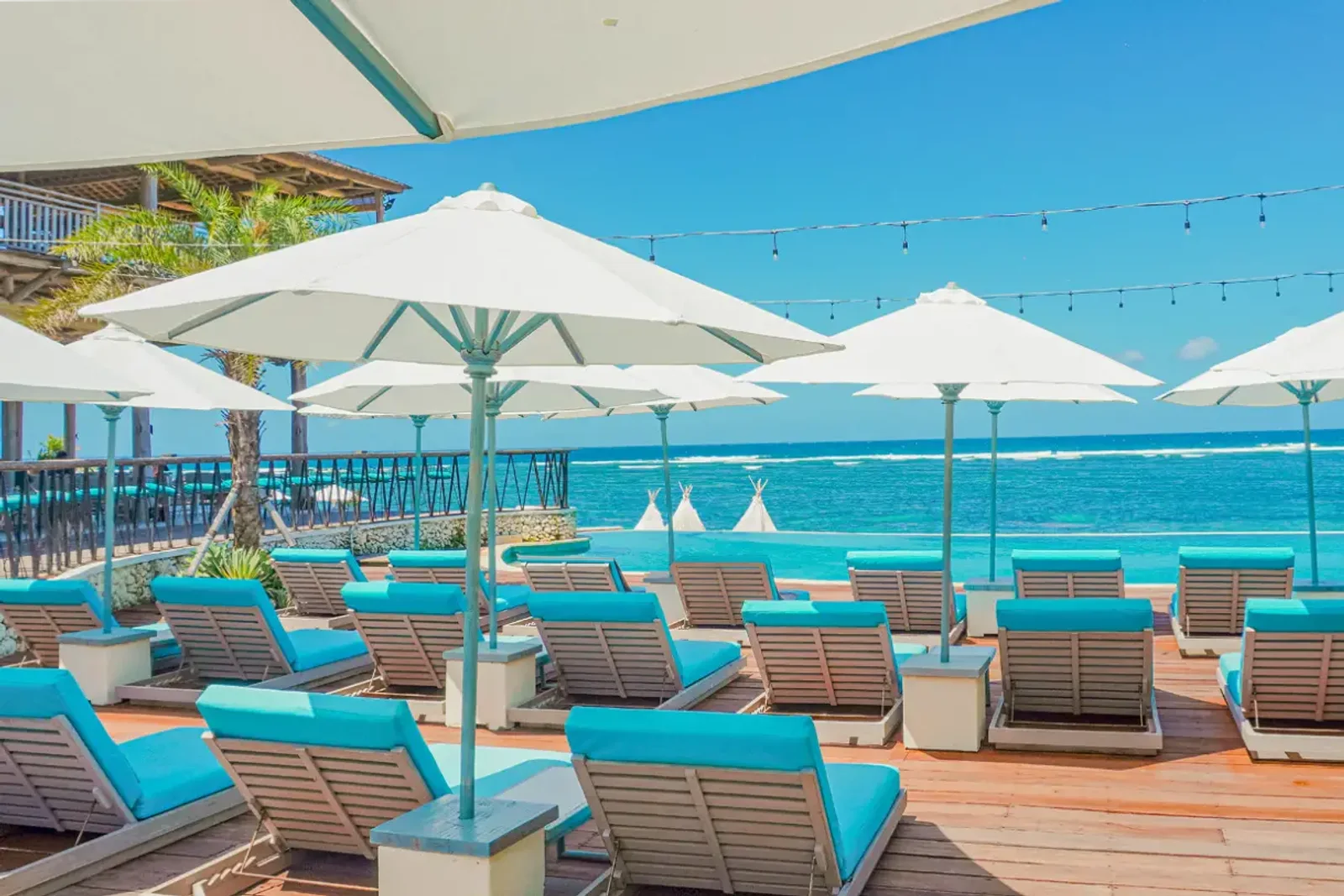 Canna Beach Club — Beach club