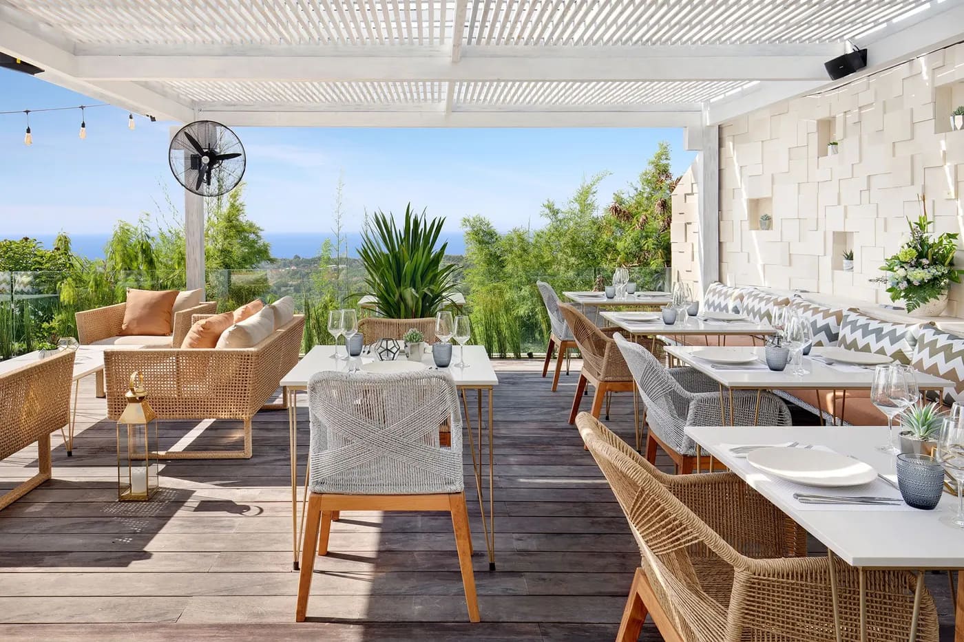 Hidden Gem Uluwatu — Restaurant