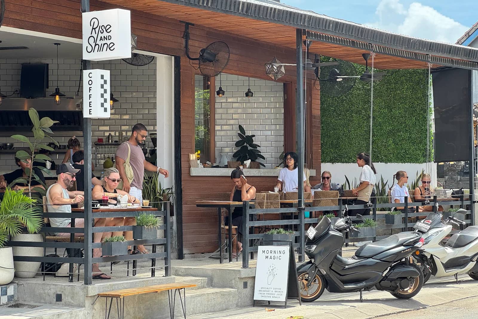 Crate Cafe — Café