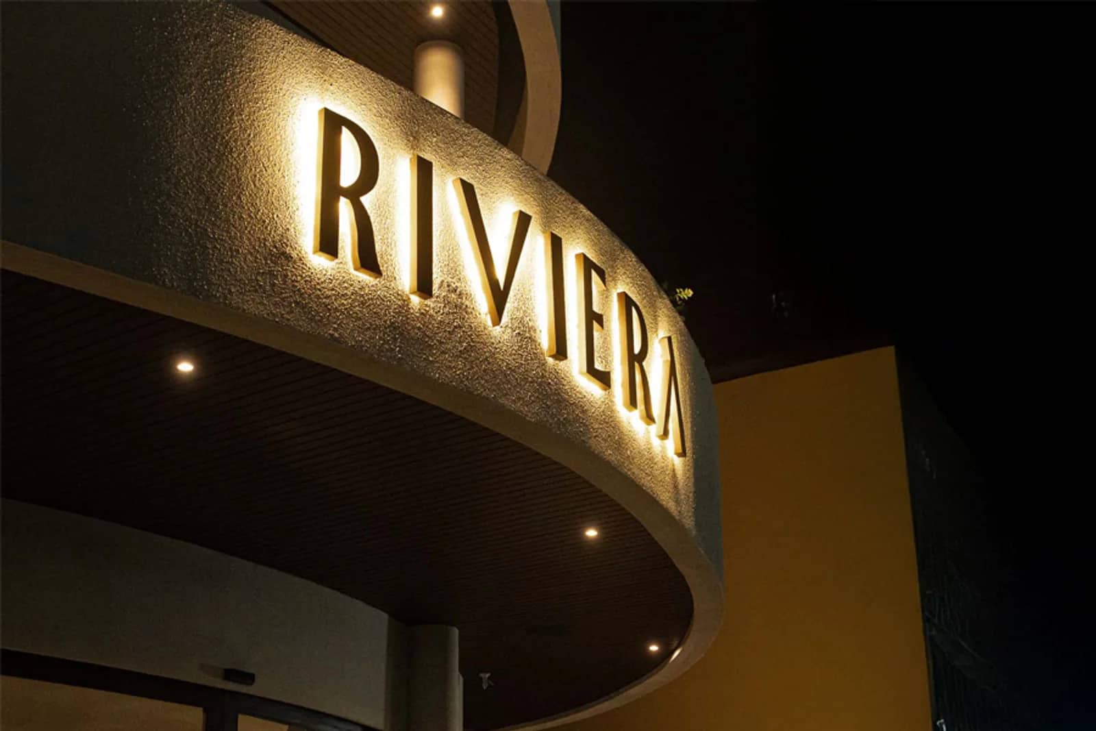 Riviera Trattoria Pererenan — Restaurant