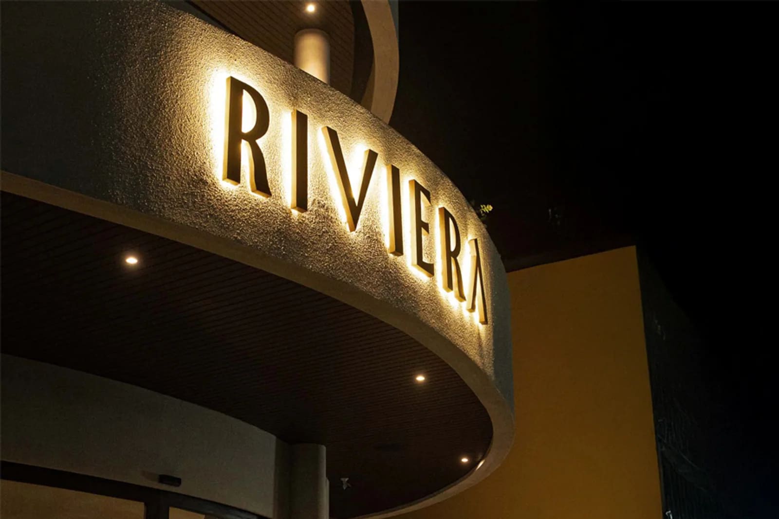 Riviera Trattoria Pererenan — Restaurant
