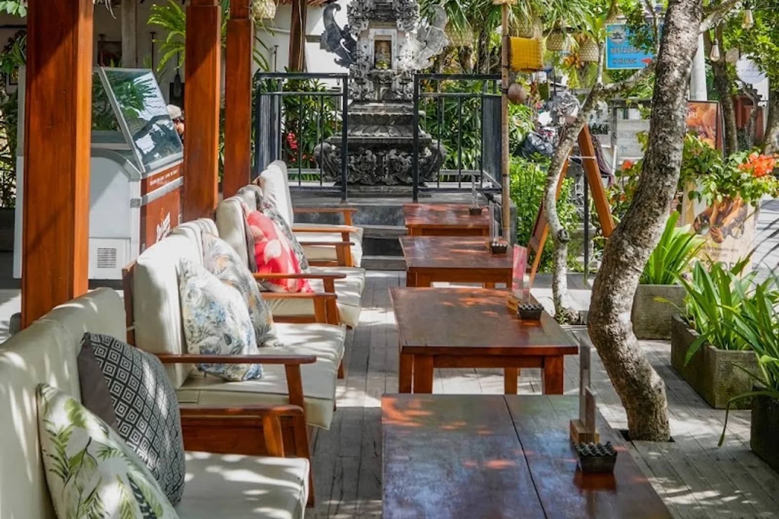 Acala Bar & Bistro Lembongan — Restaurant