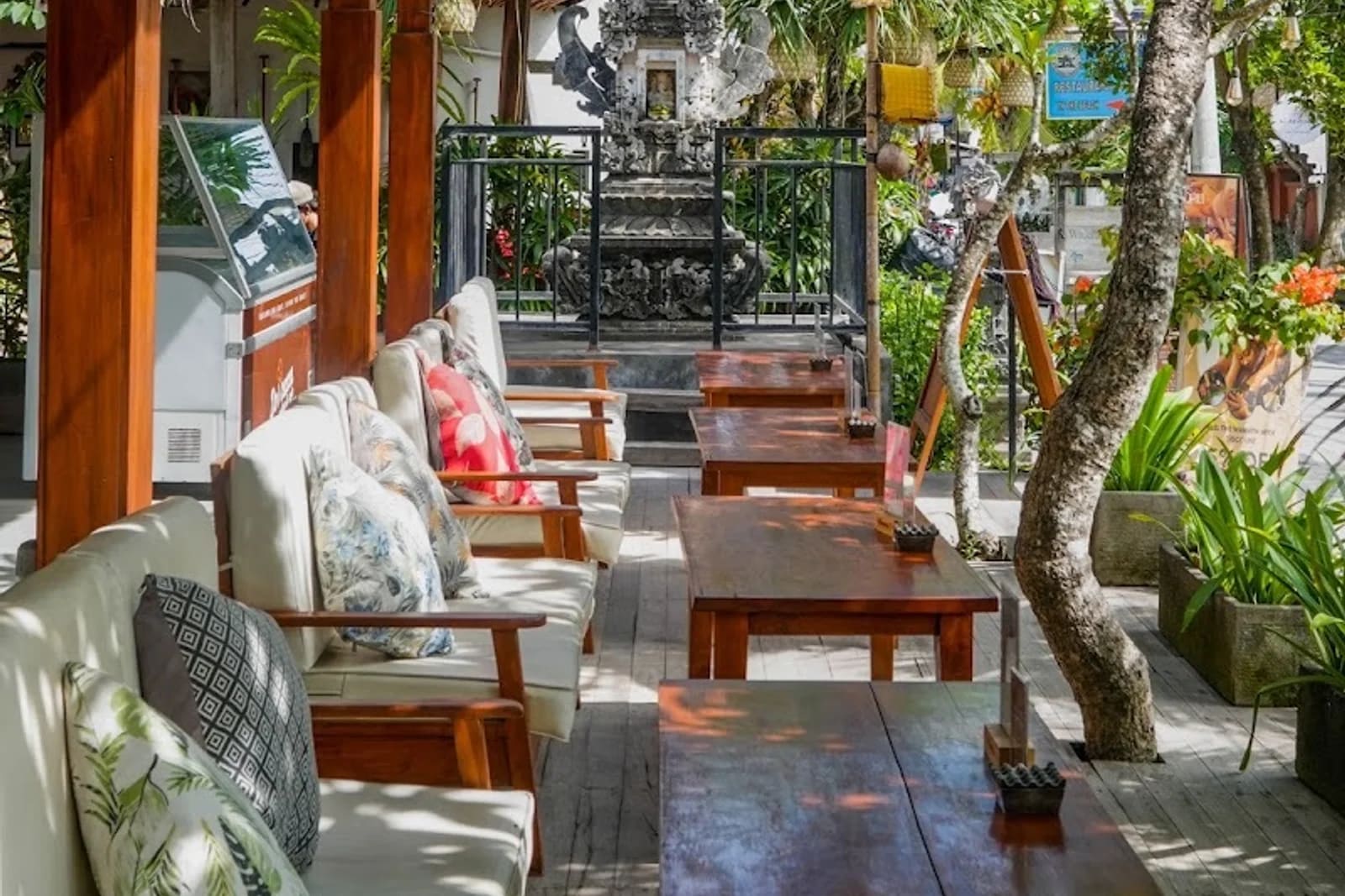 Acala Bar & Bistro Lembongan — Restaurant