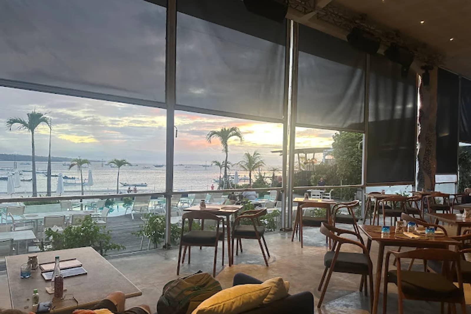 Azure beach club & restaurant Jimbaran — Restaurant