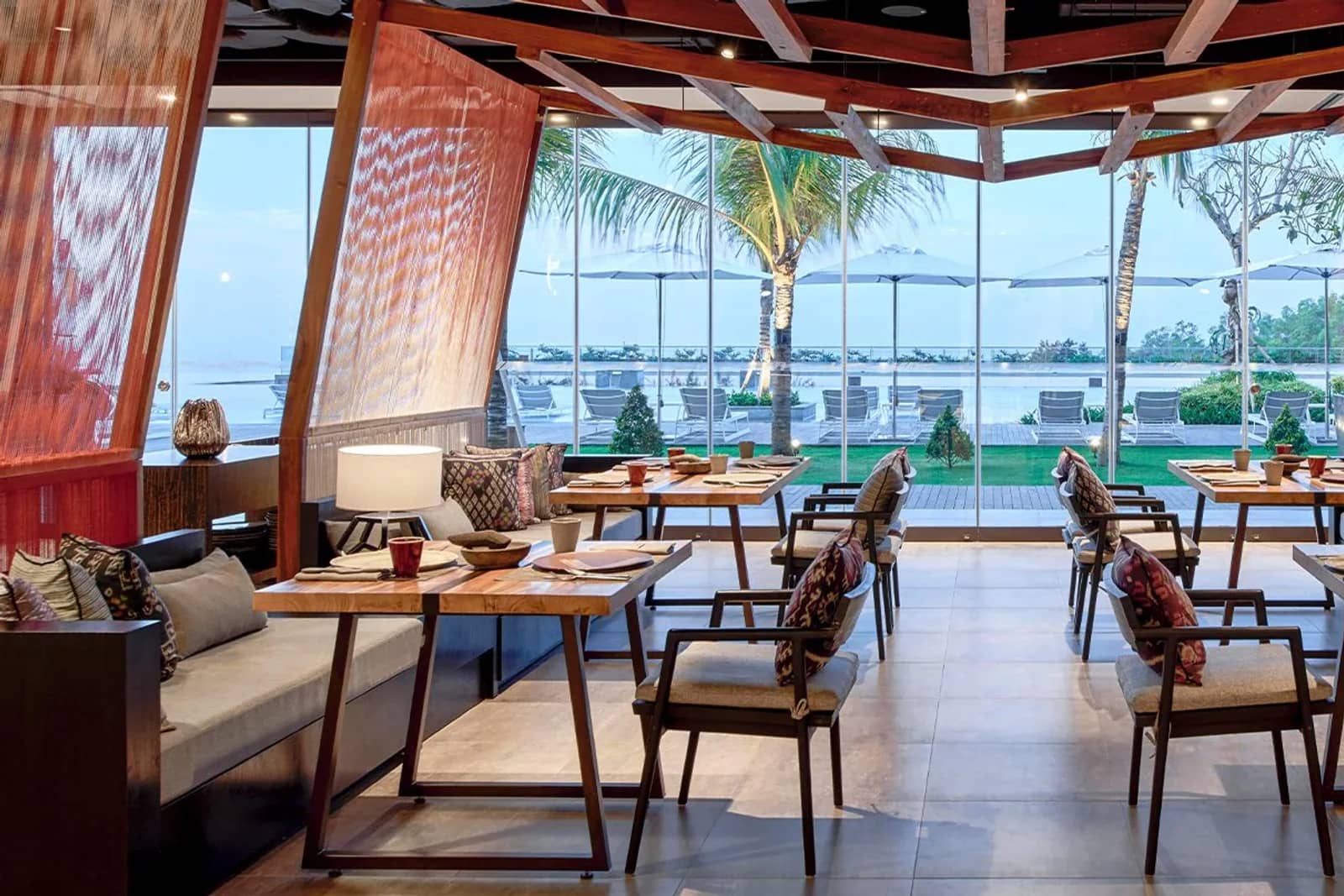 Double Ikat Restaurant at Renaissance Bali Uluwatu Resort & Spa — Restaurant