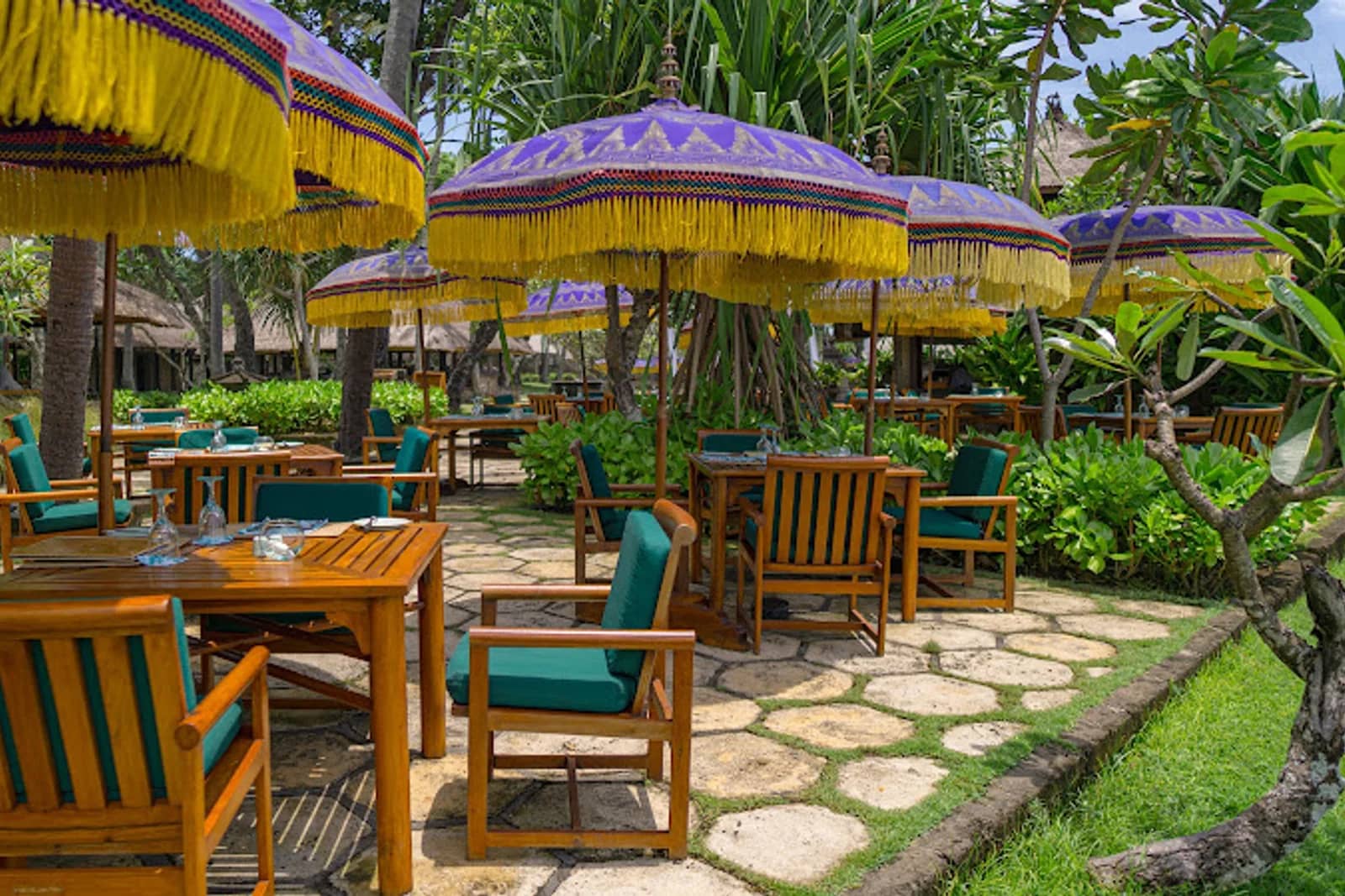 Frangipani Cafe at The Oberoi Beach Resort Bali — Restaurant