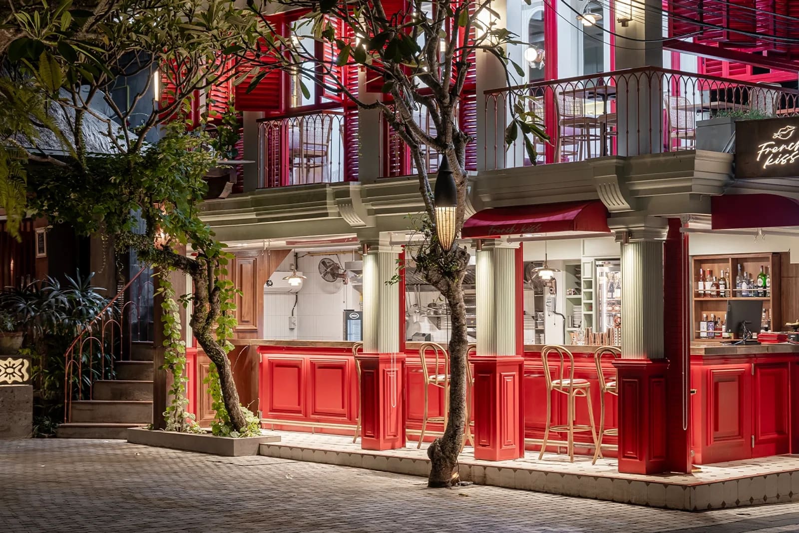 French Kiss Restaurant — Restaurant