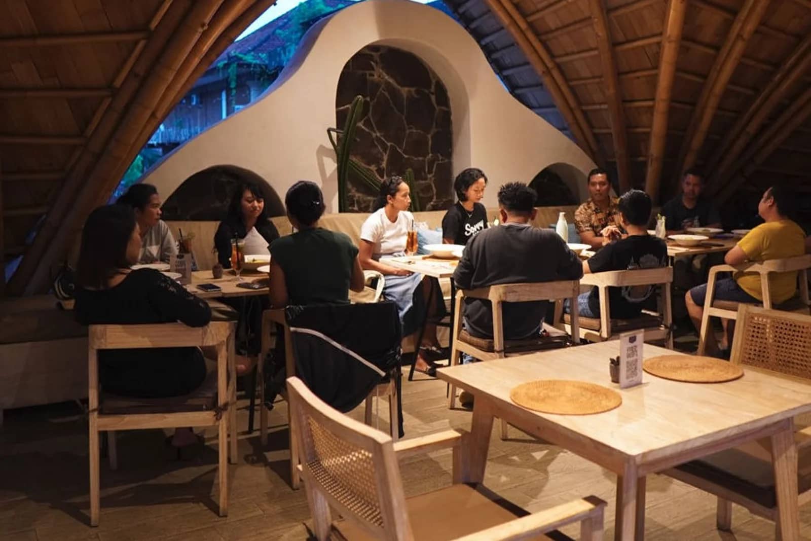 Friends Cafe & Bistro — Restaurant