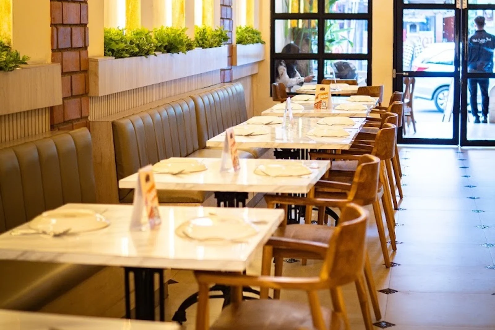 Gateway of India at Kuta — Restaurant