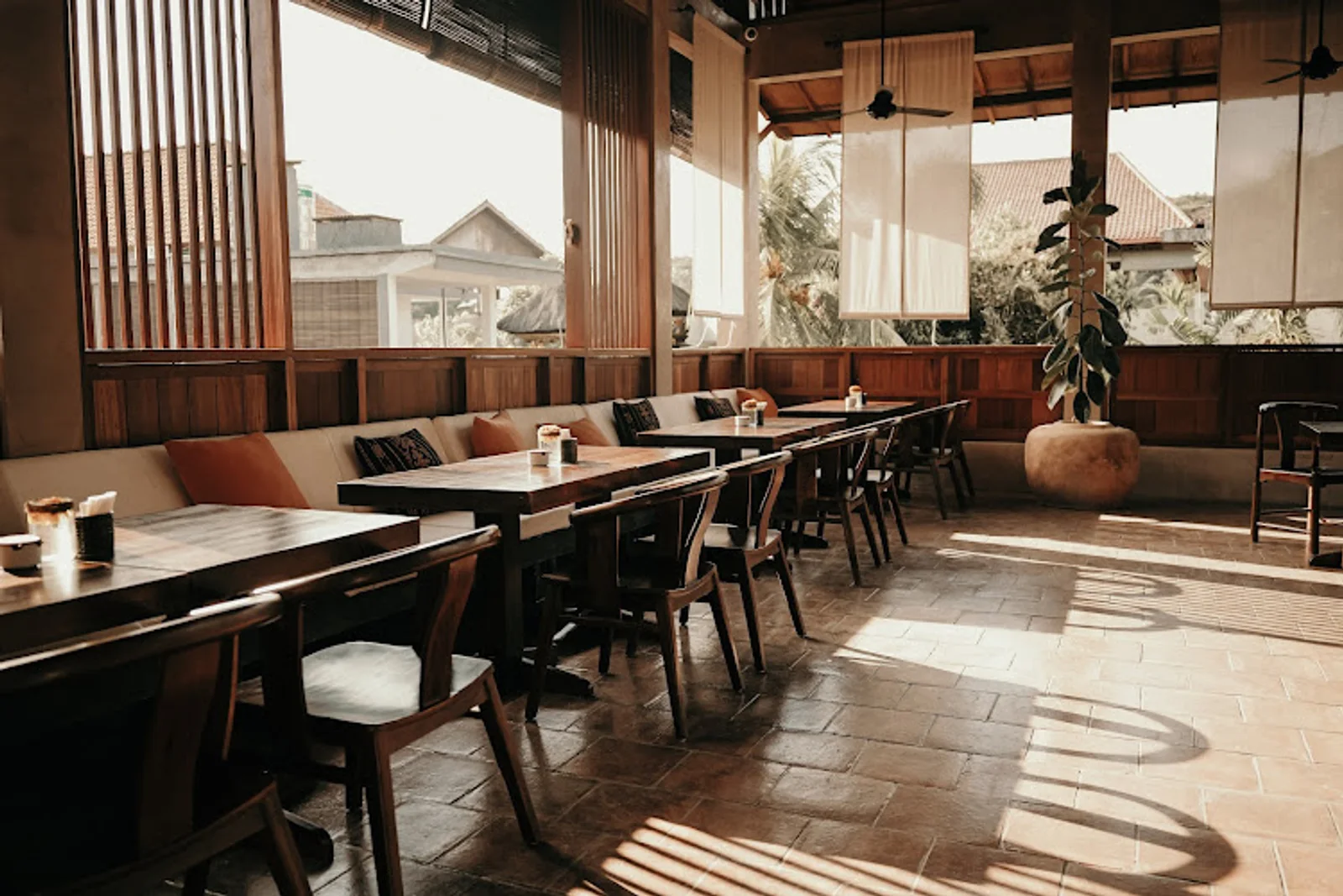 INJOY — Restaurant