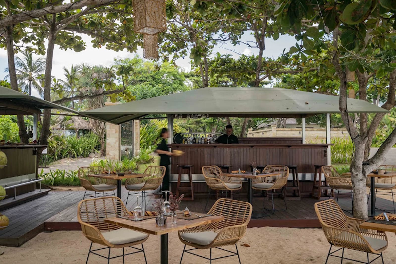 Kayumanis Beach Bar & Grill Nusa Dua — Restaurant