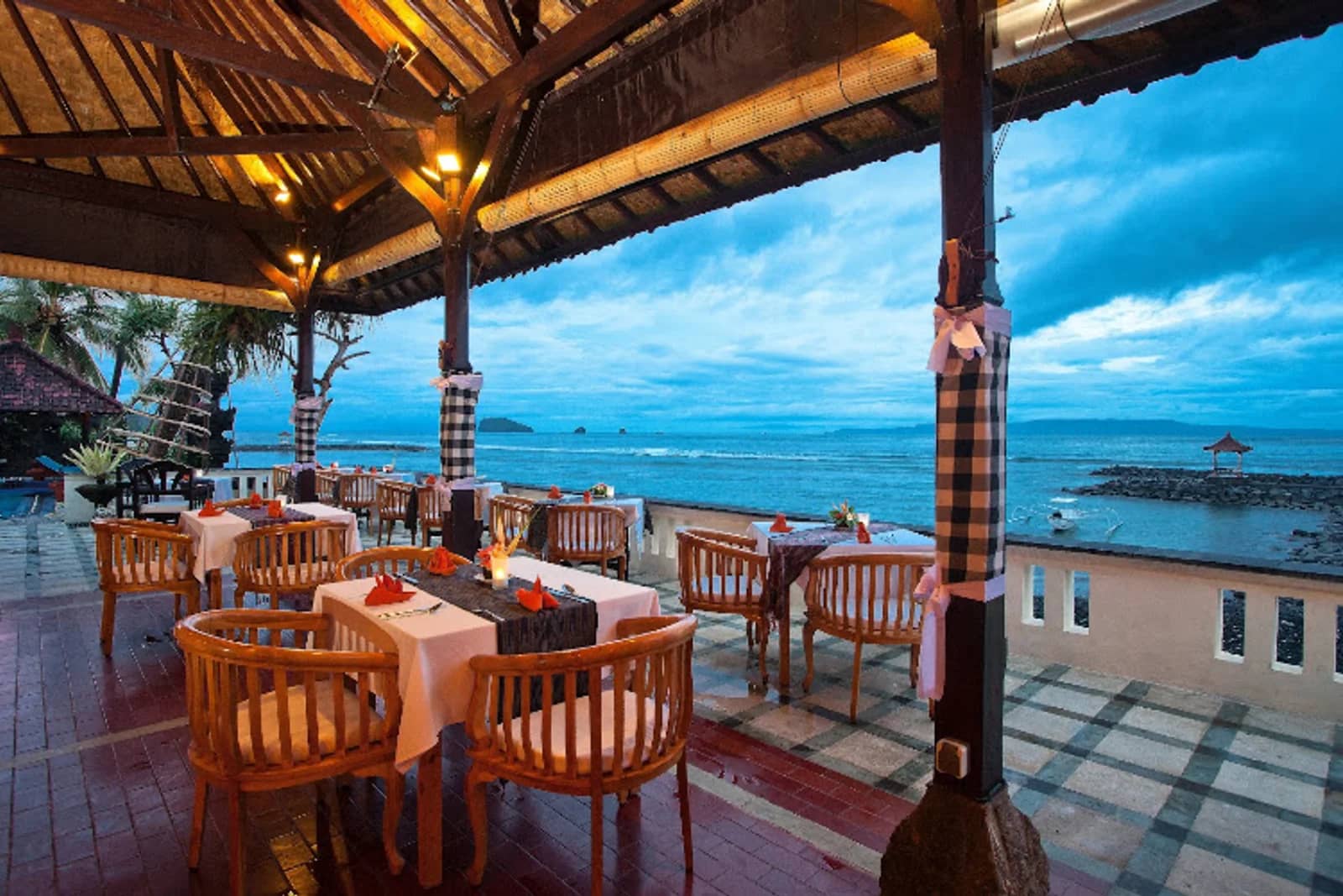 Lezat Beach Restaurant at Ashyana Candidasa Beach Resort — Restaurant