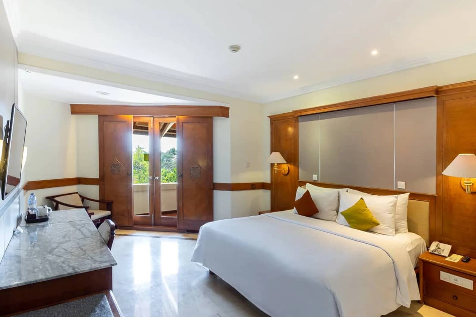 Lobby Bar at Discovery Kartika Plaza Hotel — Restaurant