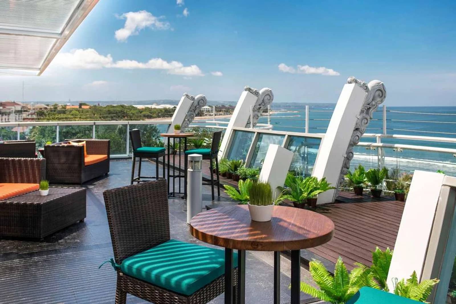 MOONLITE KITCHEN & BAR — Restaurant