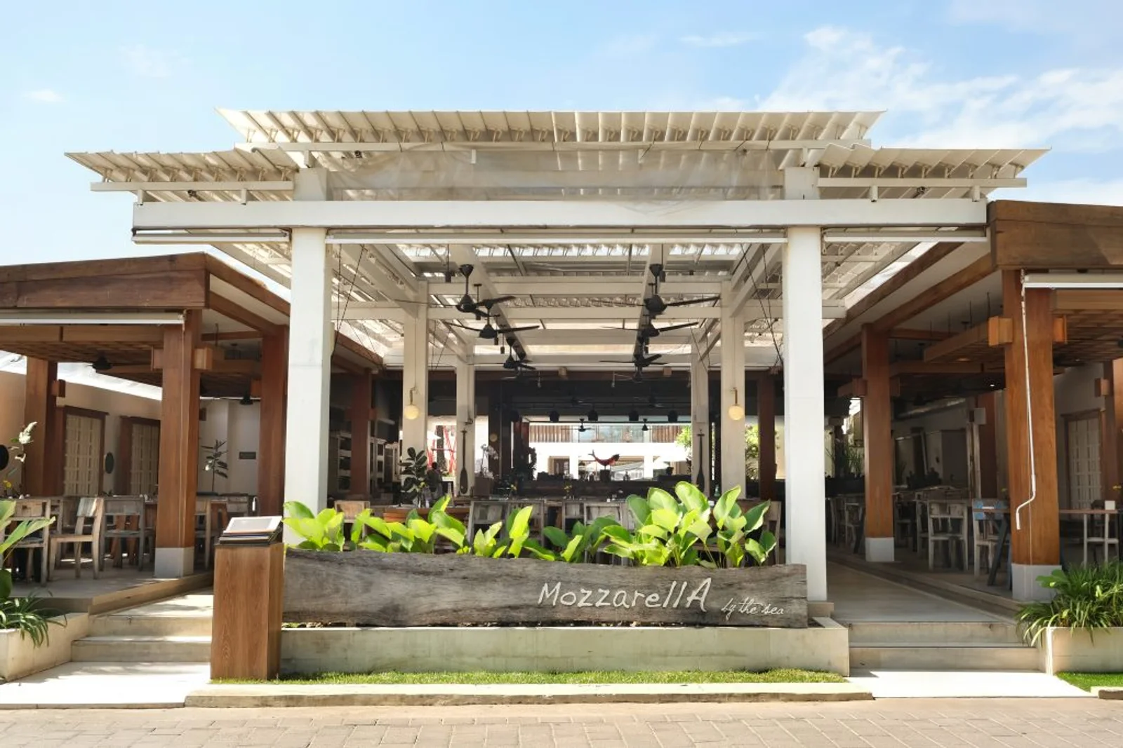 Mozzarella On Padma — Restaurant