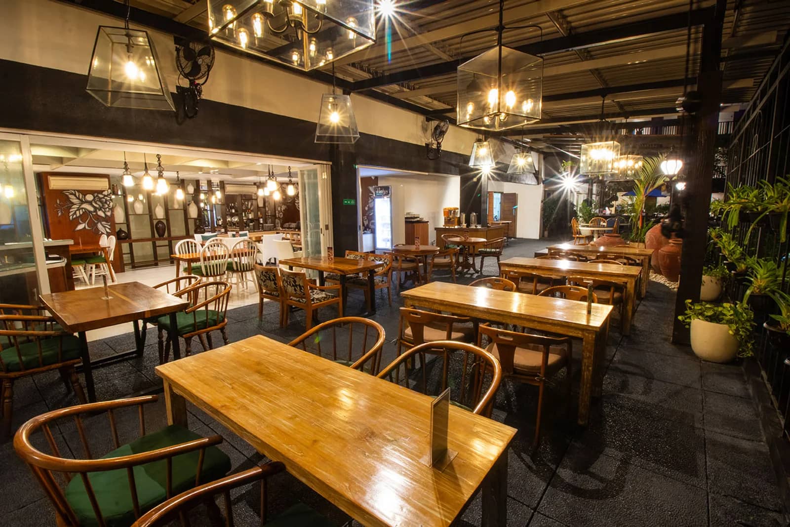 Natys Bar & Grill Ubud — Restaurant