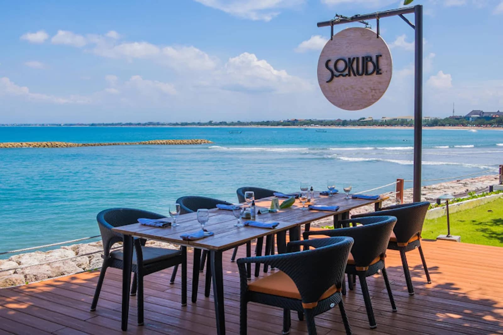 Sokube Restaurant and Bar at Discovery Kartika Plaza Hotel — Restaurant