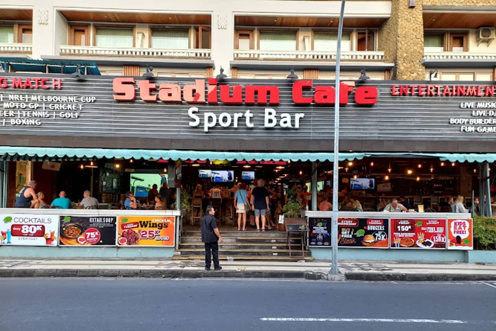 Stadium Cafe — Restaurant