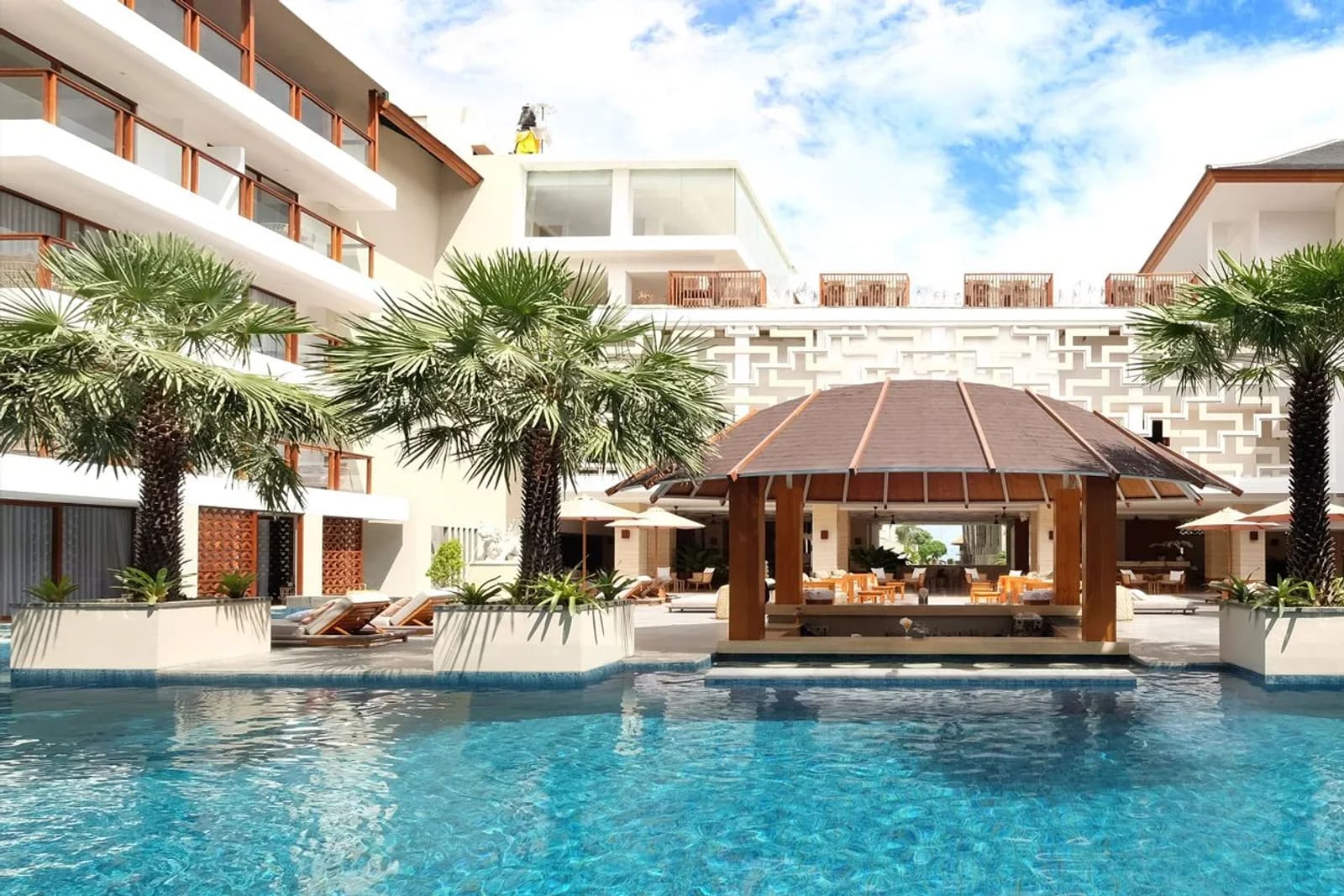The Bandha Hotel & Suites — Restaurant