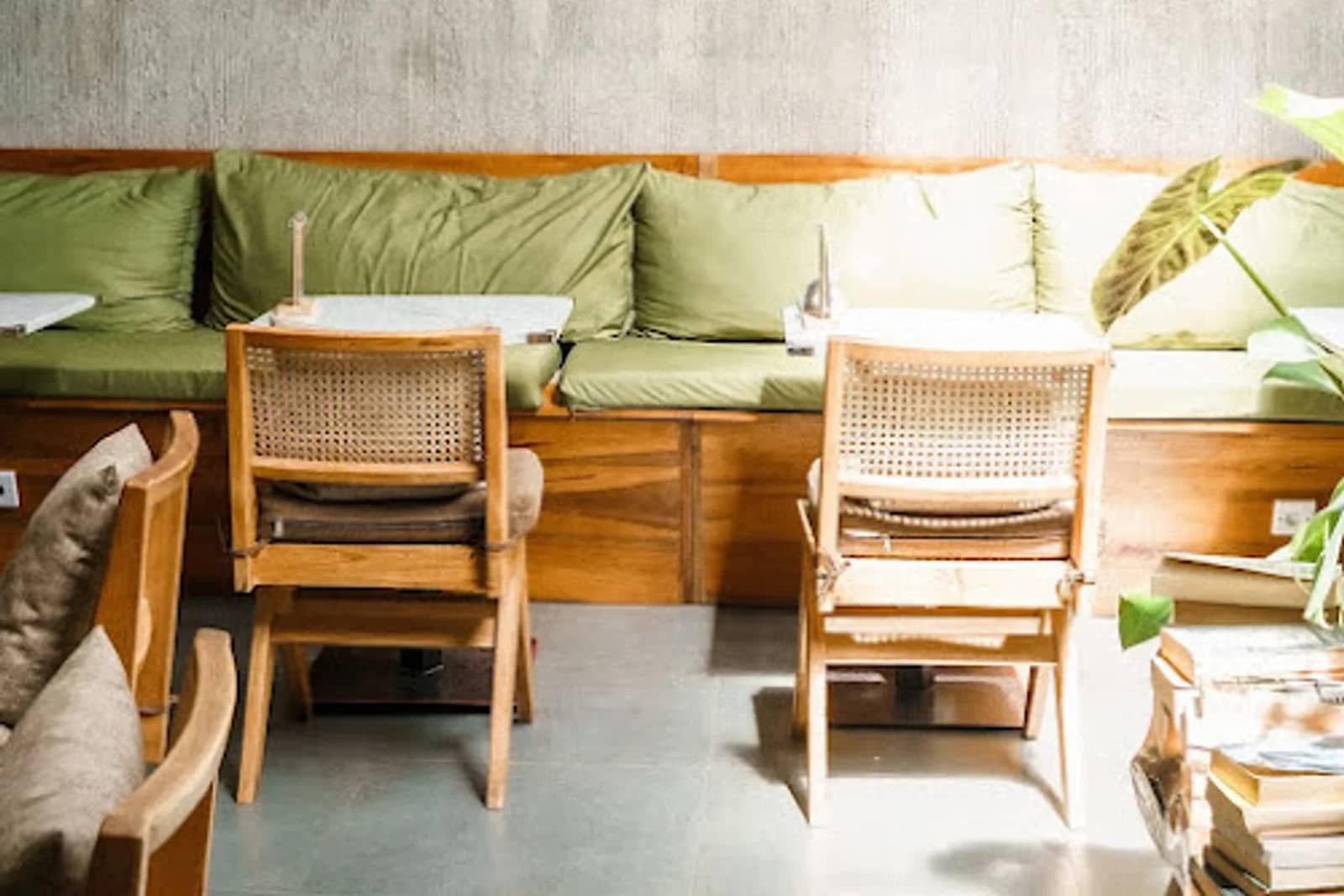 Urban Bites Cafe at Berawa — Restaurant
